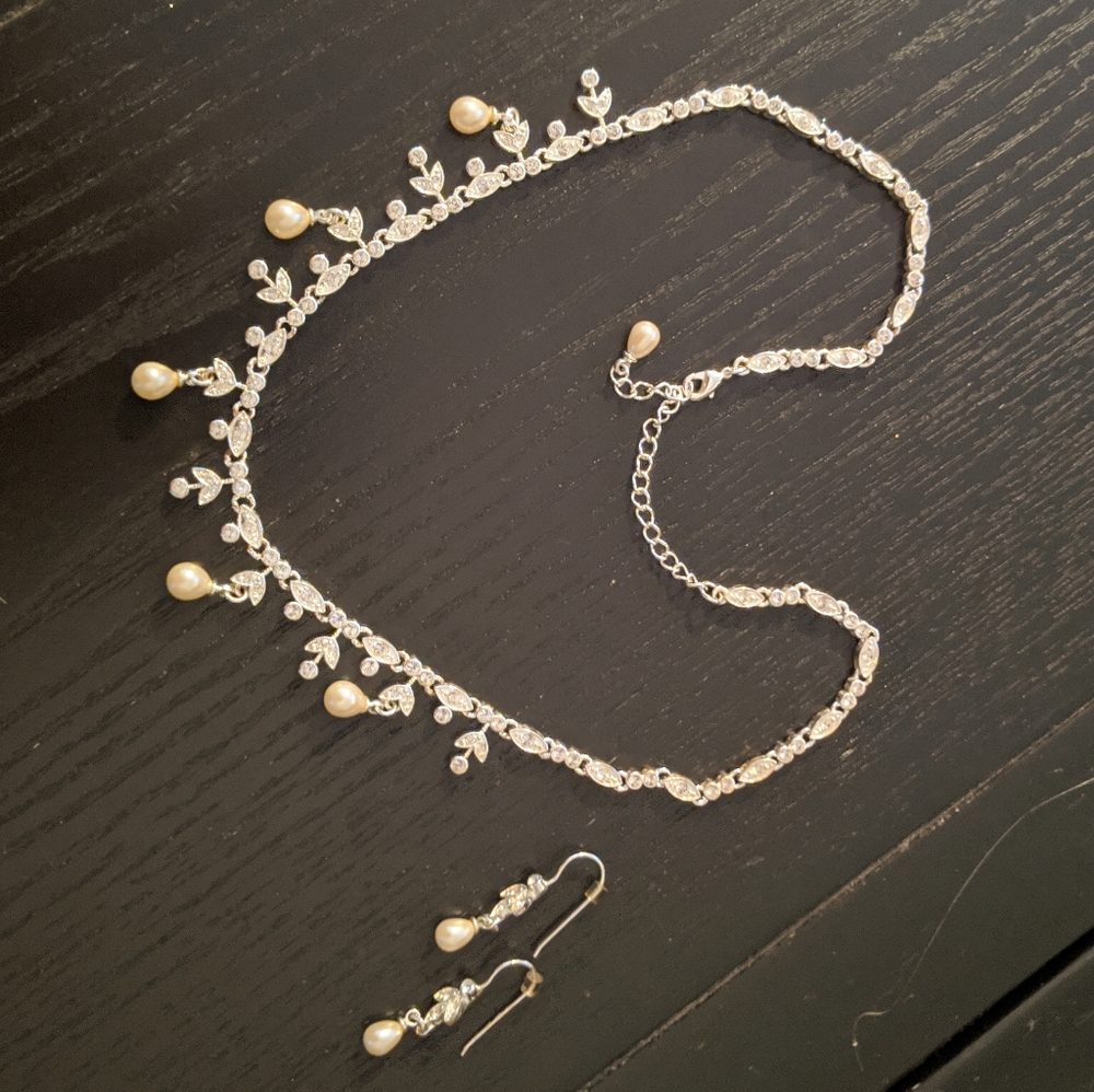 Silver and Pearl Set